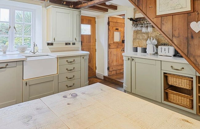 Host Stay Colcott Cottage - Photo 2