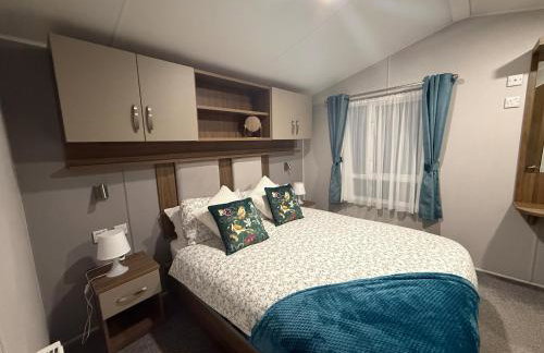 LuxeHaven at Tattershall Lakes Park with Hot Tub - Foto 50