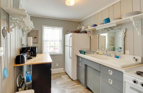 Deck and Indian River Bay Views Coastal Cottage - Foto 12