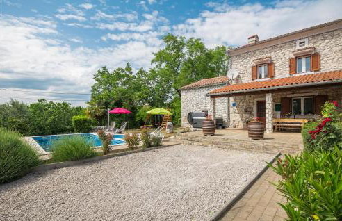 Amazing Home In Erzisce With Jacuzzi - Foto 11