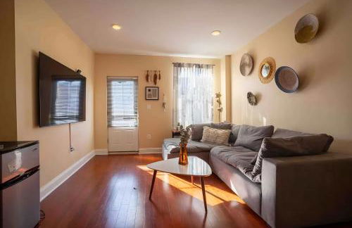 Modern Retreat Near John Hopkins Central Location! - Foto 1