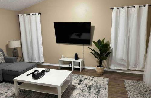 Lakefront Villa with private heated pool - Foto 5