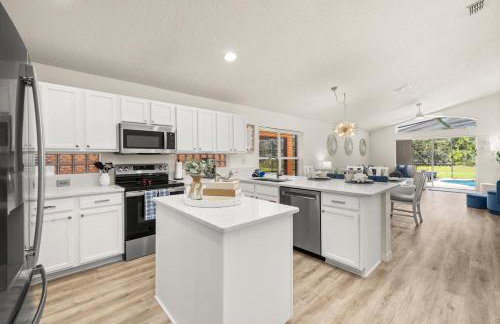 654- Newly Renovated Fabulous 4-Bedroom Pool Home in Watersong Resort, Game Room, Theater Room and More - Foto 17