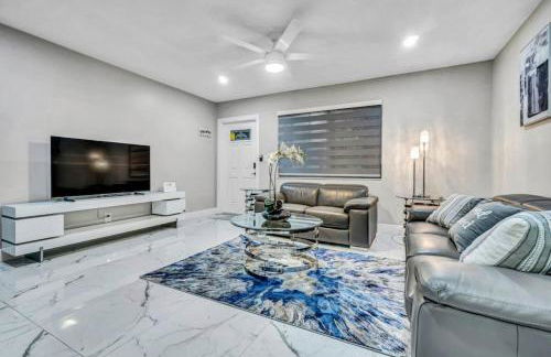 Three Bedroom Pool Home with Modern Interior Design - Foto 5