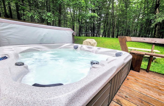 Mountain Memories by Avantstay Hot Tub Enclosed Deck, Large Yard w/ Fire Pit - Foto 8