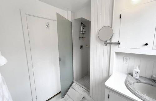 Historic Estate - 5 min to Mohawk Mt Ski Resort - Foto 25