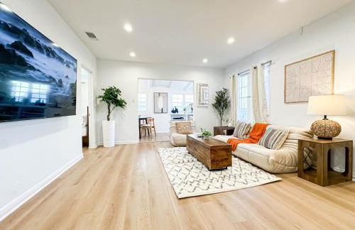 Modern 2-Bedroom Gem Close to Beverly Hills - DOH2 - Photo 2