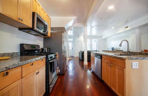 Spacious, Relaxing, 4 Bd 3.5 Ba Home In Petworth! - Foto 24