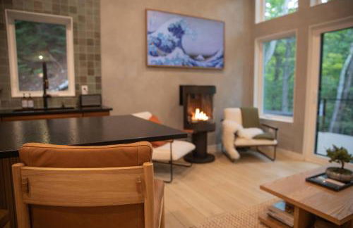 Cozy Luxury Cabin w Hot Tub, Fire Pit, King Bed - Foto 24