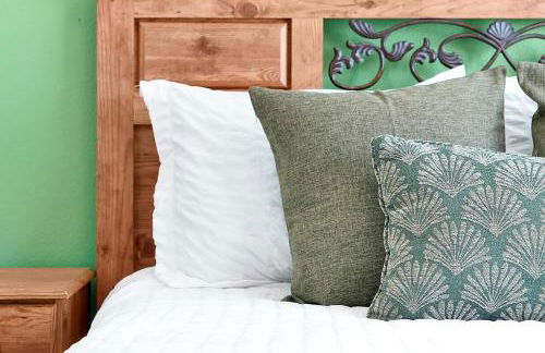 5BR Cottage w Pool & Hot Tub Near Disney - Foto 36