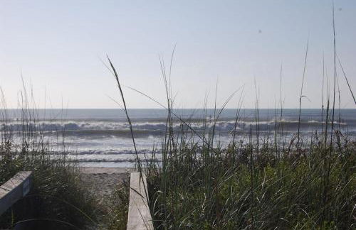 117 Cocoa Beach Club Direct Oceanfront Next to Pier, Dog Friendly! - Foto 25