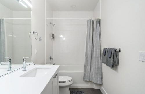 Elegant 3-Story House with Private Backyard in WA - Photo 11