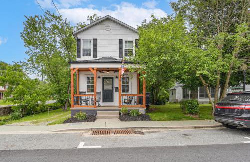 Walk to Town and River Charming Home in North East! - Foto 30