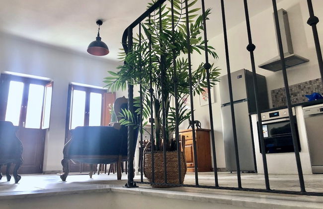 Large, Authentic 2-bed Apartment, Panoramic Views - Foto 18