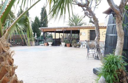 Elegant Villa in Archena + Private Pool - Photo 19