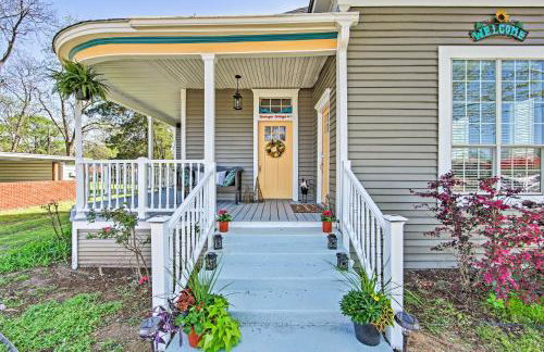 Renovated 'Carnegie Cottage' - Walk to Dtwn! - Foto 1