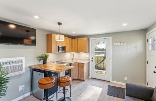 Cozy Lakefront Studio On Long Lake! Home by RedAwning - Foto 12