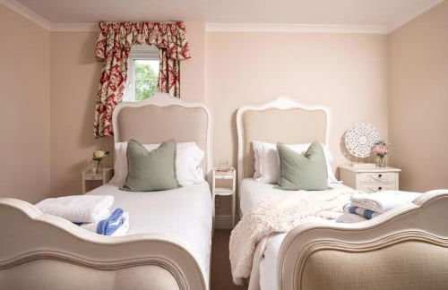 Downwood Vineyard Manor House in Idyllic Countryside - Photo 43