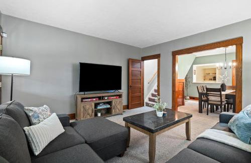 Entire Duplex w Historic District and Sleeps 12 - Foto 14