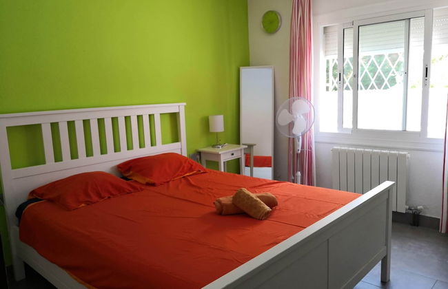 Villa con gran piscina en zona residencial - Photo 3