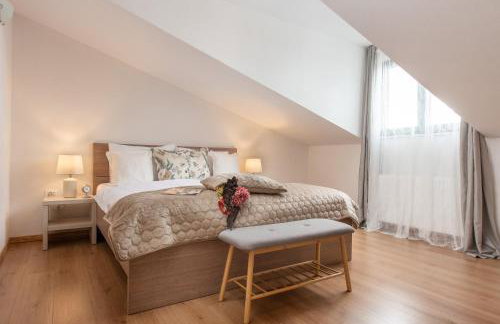 Holiday home Svilaja I Heated pool, family retreat - Photo 9