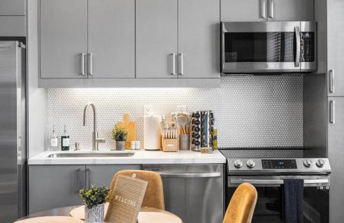 New suite with full Kitchen and Livingroom Dallas - Photo 20