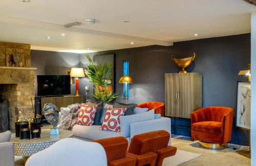 Willowberry Barn - Exclusive Home with Hot Tub - Photo 11