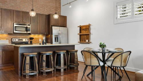 Urban Bourbon Escape - Downtown Louisville Getaway - Foto 2