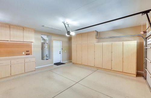 Shop, Golf and Hike Surprise Group Getaway with Pool! - Foto 20