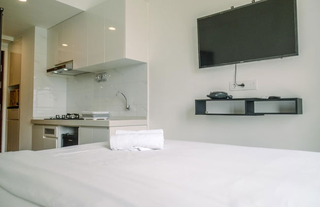 Comfortable Studio With Pool View At Sky House Bsd Apartment - Foto 15