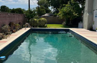 Luxury Oasis Home w/Pool Near CSUN-6 Guests - Foto 5