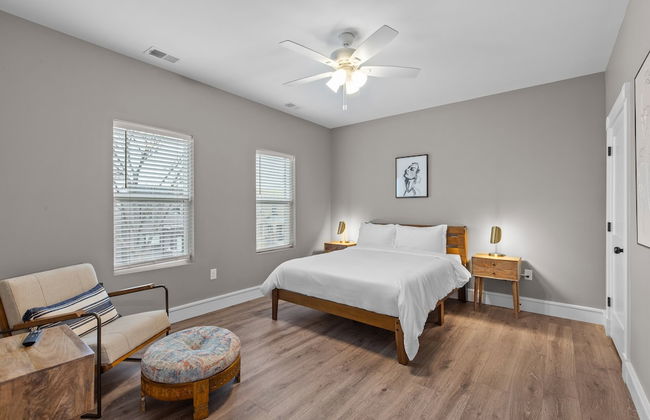 Uptown Elegant Escape | JZ Vacation Rentals - Photo 4