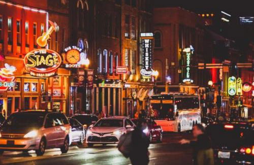 Two Condos on Music Row that Sleeps 14 with POOL and Parking - Foto 5