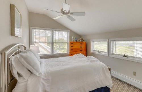 Walk to Beaches Sunny East Haven Home with Grill - Foto 20