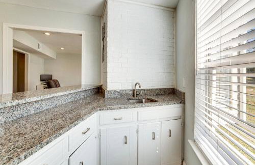 Lakeside Retreat Large Spacious Home with Game Room - Photo 24