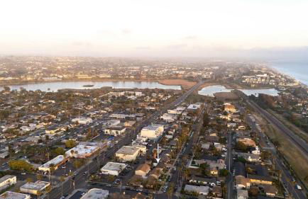 Walk to the Beach Private Backyard and Fire Pit - Foto 40