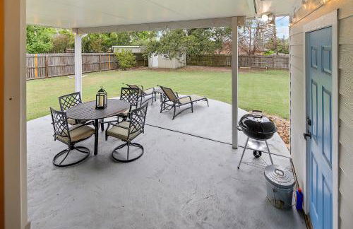 Adorable Southside ATM Cottage with Bikes, Pets OK - Photo 25