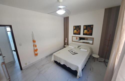 Barra - Espaçoso Apt frente Shopping Barra - 100 m2, 2 quartos, varanda, sala, banheiro e cozinha completa, 2 camas casal, 1 cama de solteiro, 1 sofá cama - Foto 46
