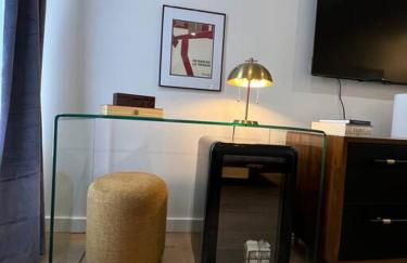 Historic Hotel, Heart of Bangor, Fiber Wi-Fi, Roku TV, Room # 206 - Foto 11