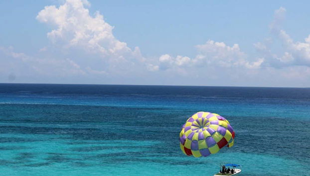 Parasailing in Cozumel - Photo 3, Ready for lift off!