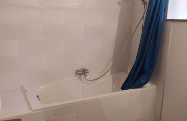 Gîte cosy, rando, vélo, au coeur de la nature, Cozy cottage, quiet nature, bike hiking - Foto 7