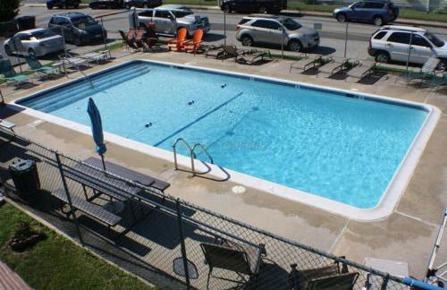 Bayside 1st Floor OC 2 br/1ba pool condo close to Jolly Roger/Convention Center - Foto 1