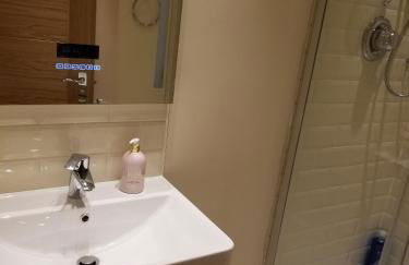 London Luxury Apartment 4 Bedroom Sleeps 12 people with 4 Bathrooms 1 Min walk from Station - Foto 5