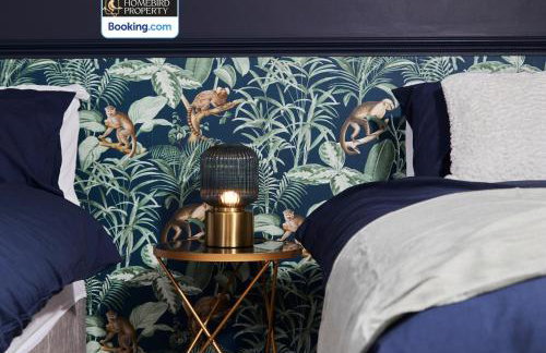 Spacious 4BDR House By Homebird Property Management Short Lets & Serviced Accommodation Leeds With Private Parking & Garden - Foto 17