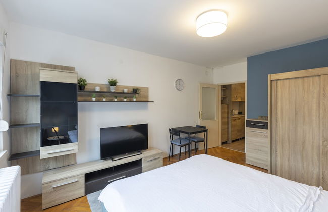 Belgrade Center Apartment - Photo 13