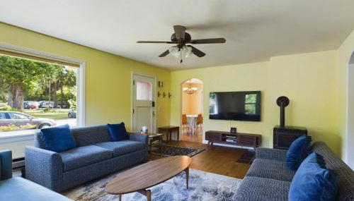 Daffodil Cottage in Downtown Packwood, WIFI, BBQ, Firepit, Smores - Foto 3