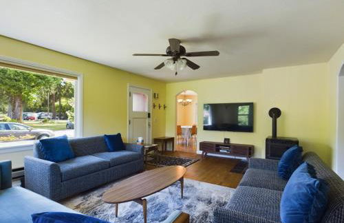 Daffodil Cottage in Downtown Packwood, WIFI, BBQ, Firepit, Smores - Foto 3