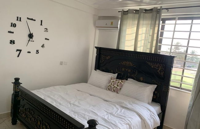 Central Reservations Apartment - Photo 2