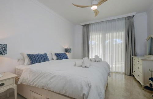 Large Ground Floor Apartment with Private Garden and Beach Access - Photo 33