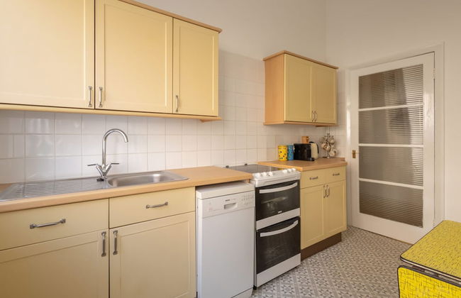 Host Stay Chatsworth Court Apartment - Photo 14